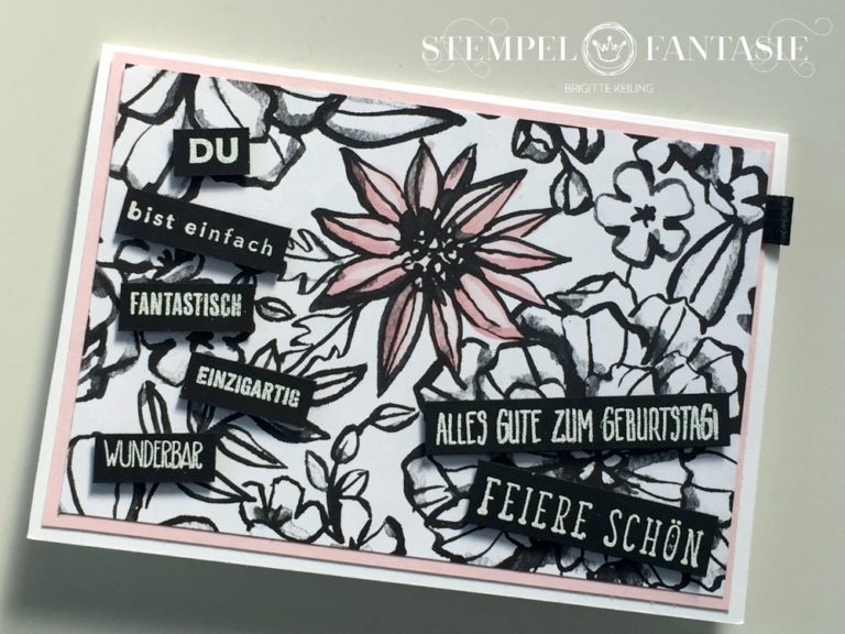 Schwarz-weiße Geburtstagskarte mit kolorierten Blüten