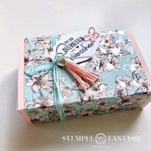 Zarte Geschenkboxen mit flauschigem Inhalt