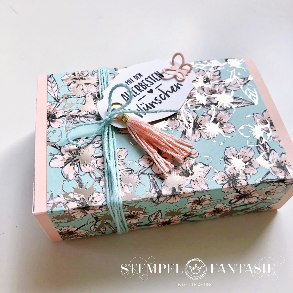 Zarte Geschenkboxen mit flauschigem Inhalt